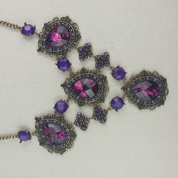 Dazzling Multifacted Victorian Style Purple Jeweled Bib Statement Necklace - Picture 11 of 11